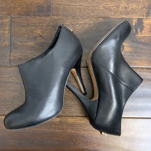 Aldo Leather Heel Bootie W/ Gold Zipper Up Back